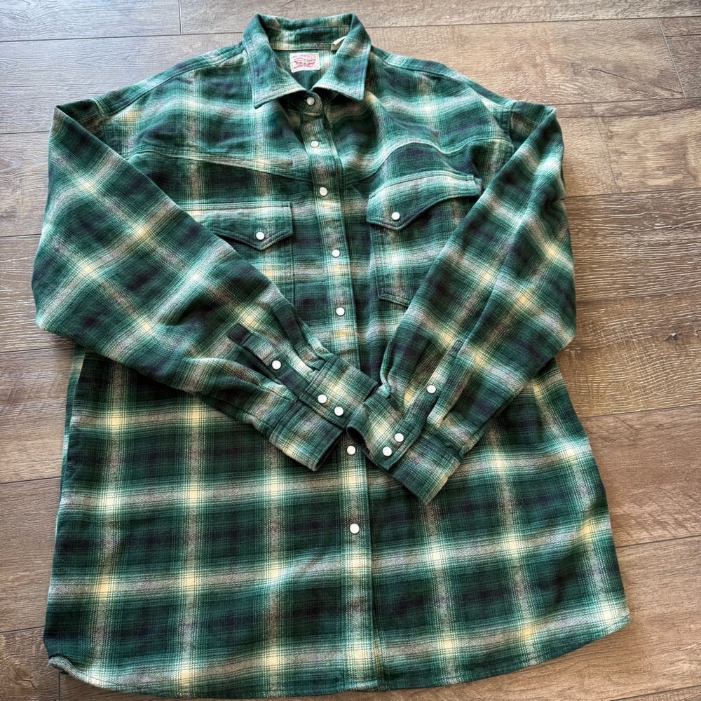 Levi's Button Down Shirt - Picture 3 of 4